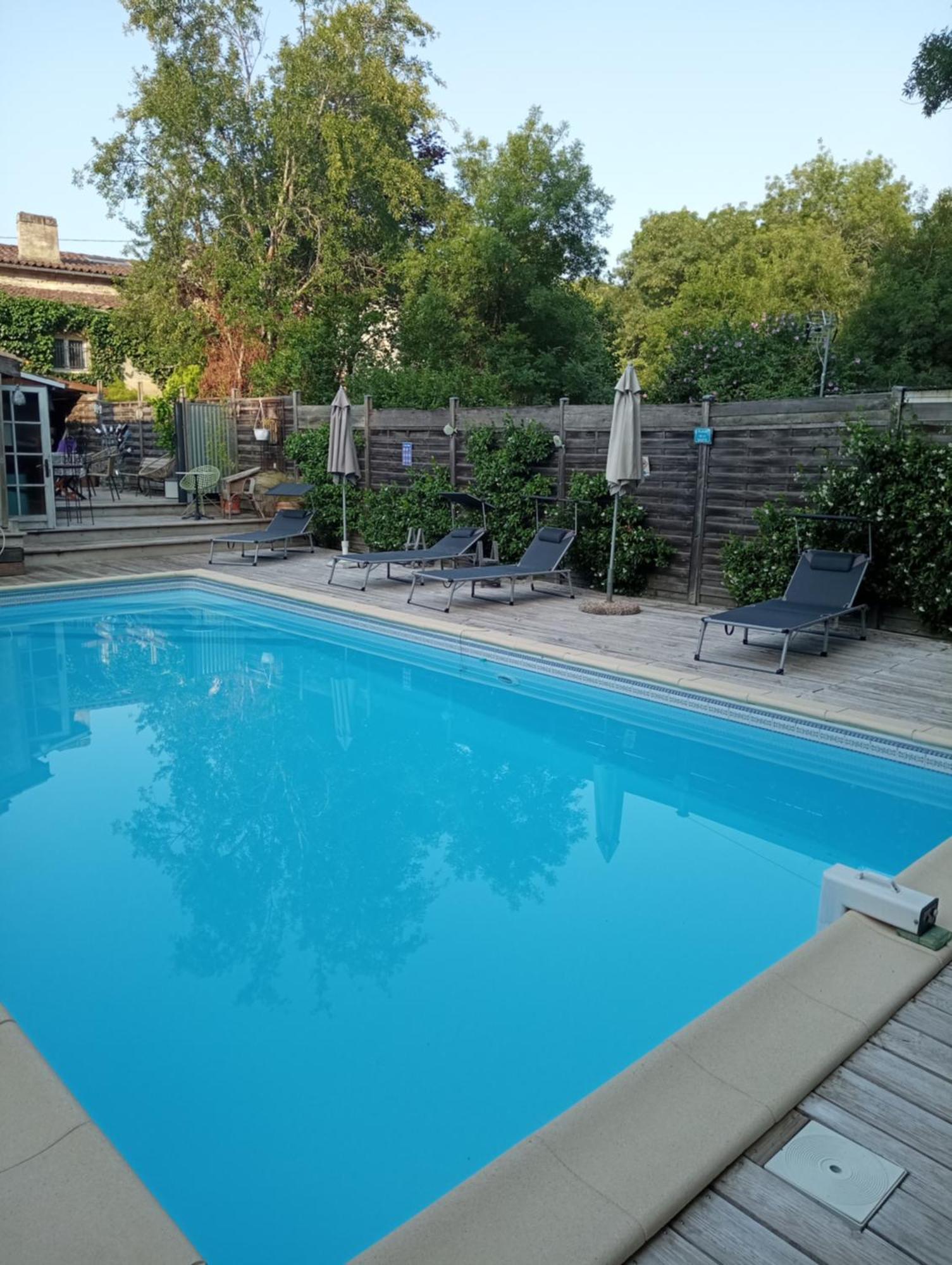 Bed and Breakfast La Girondine Galgon Экстерьер фото