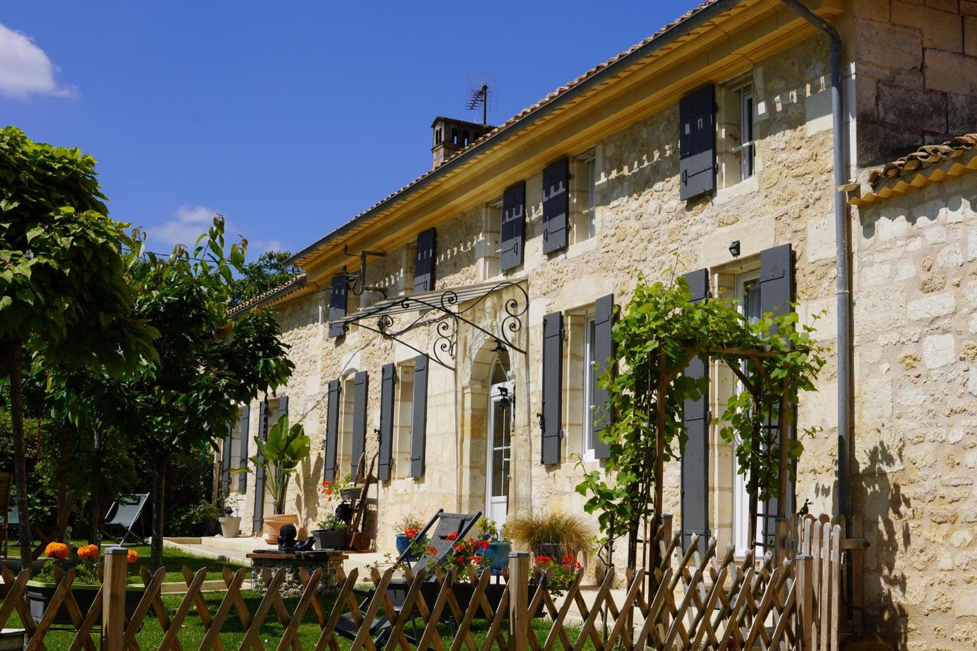 Bed and Breakfast La Girondine Galgon Экстерьер фото